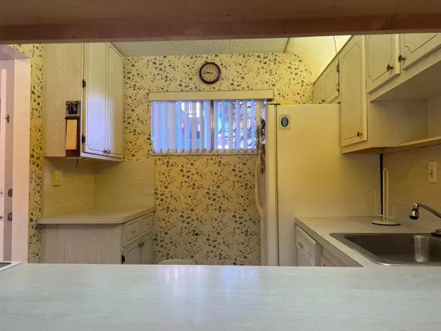 Unit 103 photo 7