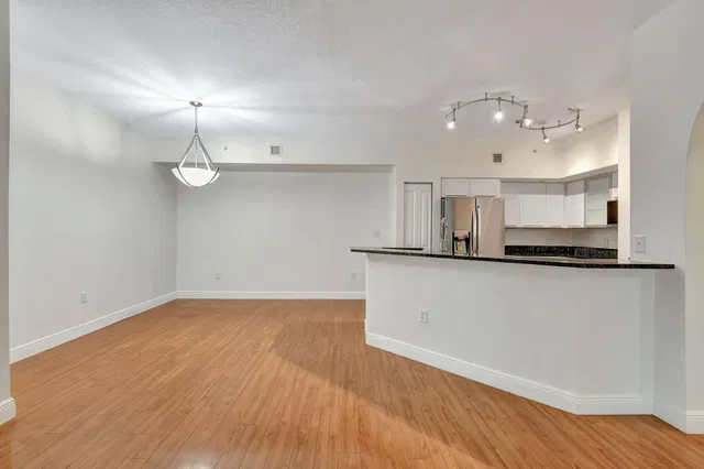 The Astor Unit 403 photo 10