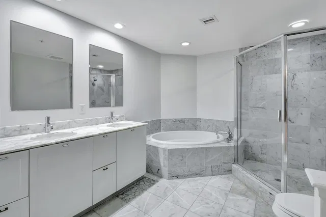 The Astor Unit 403 photo 22