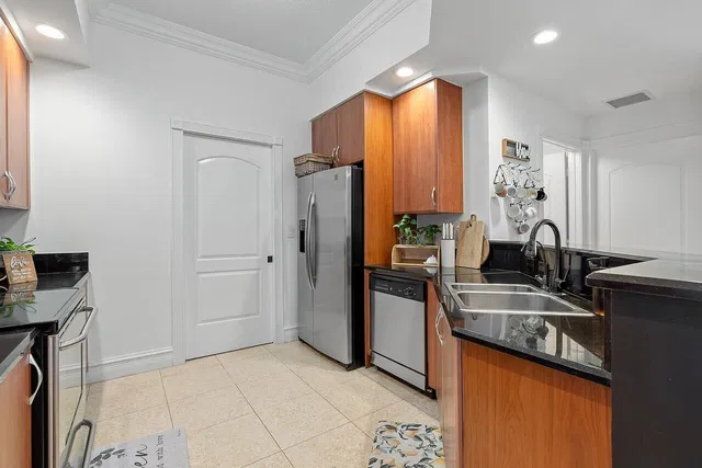 One City Plaza Unit 1418 photo 7