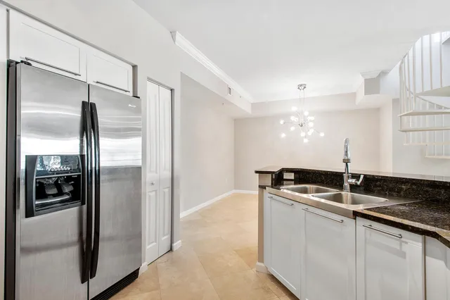 The Astor Unit 512 photo 7