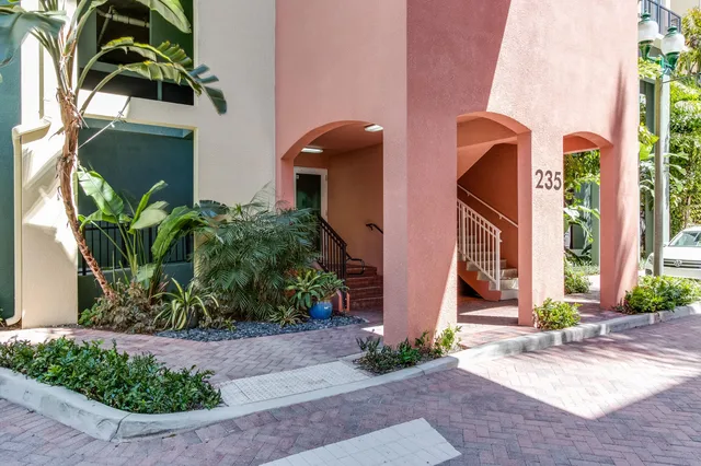 The Astor Unit 512 photo 26