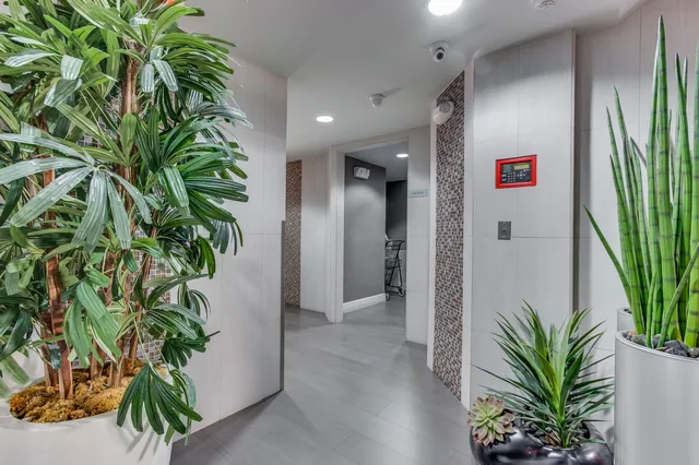 The Astor Unit 512 photo 27
