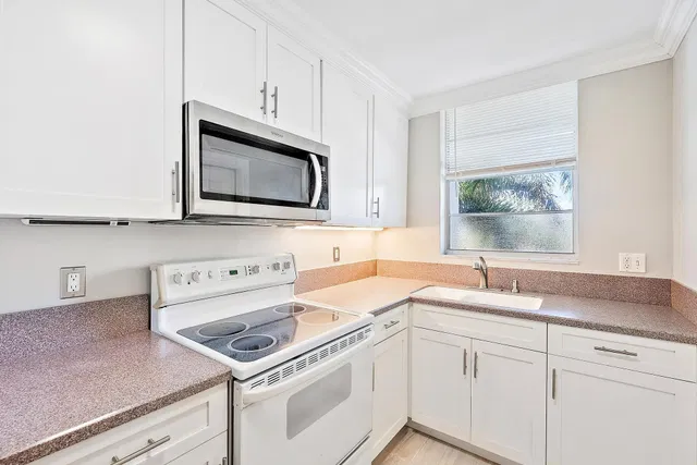 Unit 307 photo 5