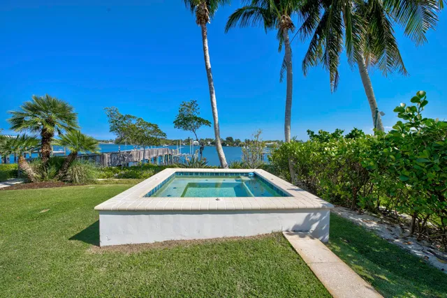Pennock Point Residence photo 59