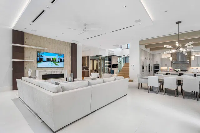 Royal Palm Yacht and Country Club Residence photo 13