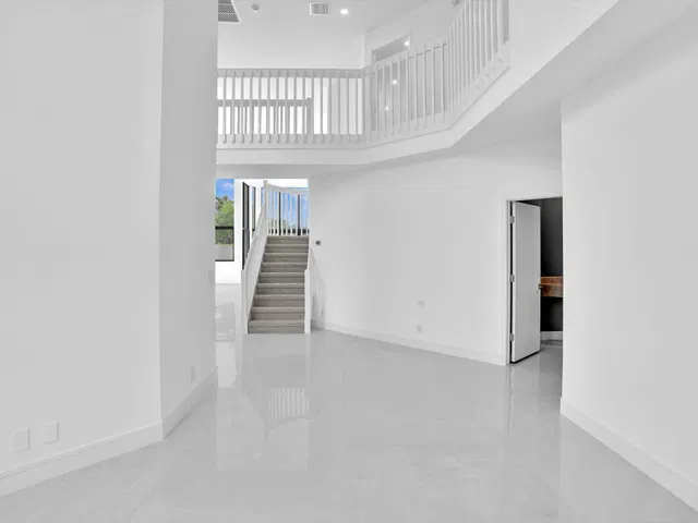 Frenchman's Creek Residence photo 9