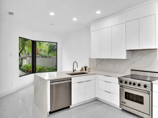 Frenchman's Creek Residence photo 11