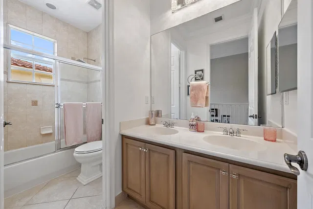Canterbury Place Residence photo 32