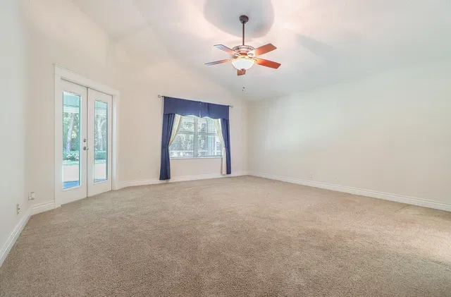 Residence photo 18