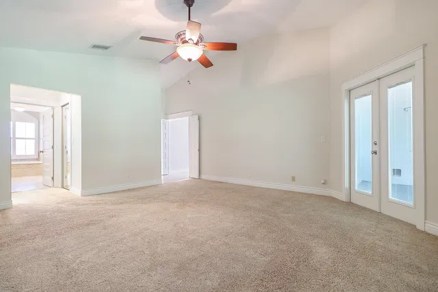 Residence photo 19
