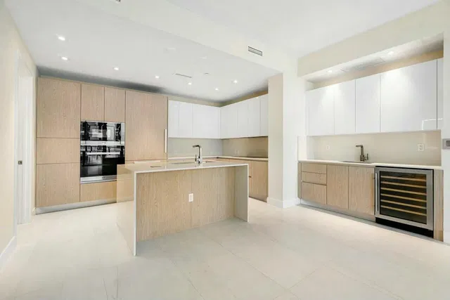 Amrit Ocean Resort & Residences Unit H-1610 photo 4