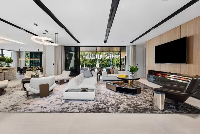 Royal Palm Yacht and Country Club Residence photo 11