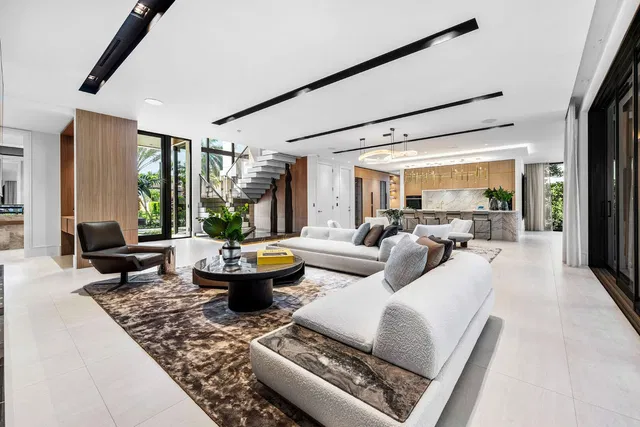 Royal Palm Yacht and Country Club Residence photo 12