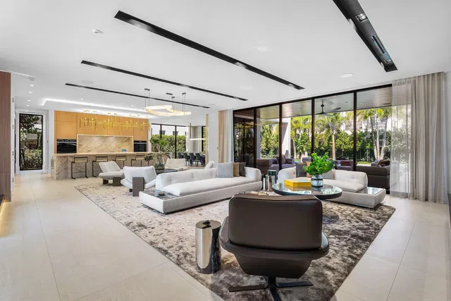 Royal Palm Yacht and Country Club Residence photo 13