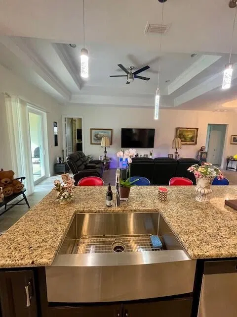 Residence photo 17