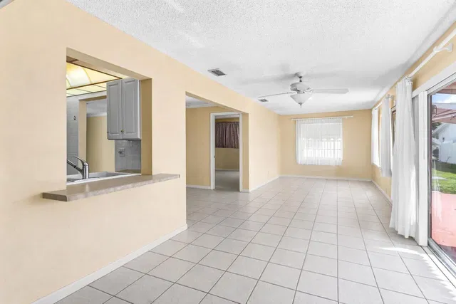  Residence photo 6