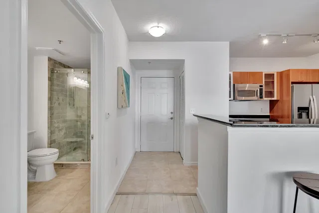 Unit 505 photo 6