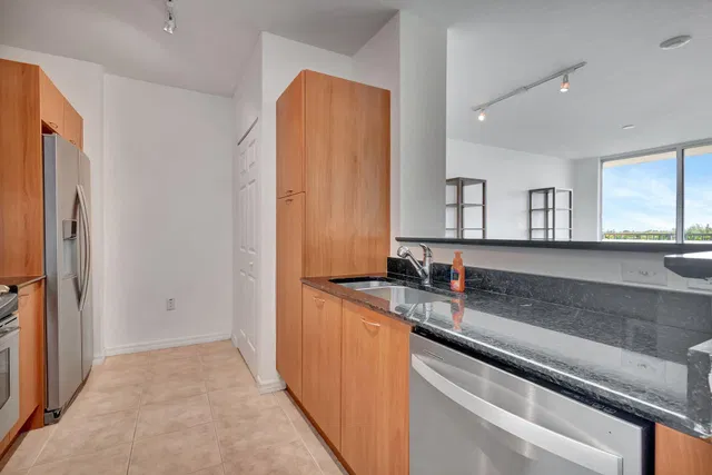 Unit 505 photo 8