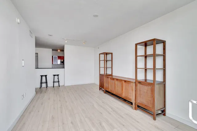 Unit 505 photo 11