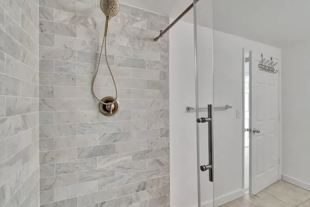 Unit 505 photo 16