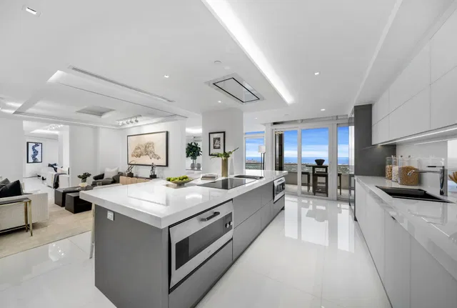 The Plaza of The Palm Beaches Unit Ph3ab photo 6