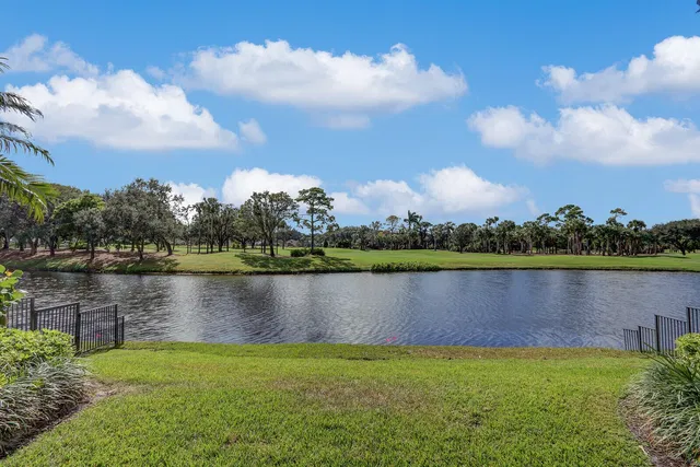 Frenchman's Creek Residence photo 6