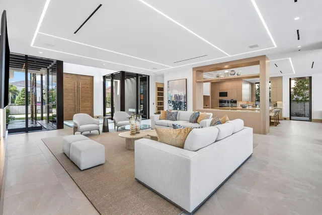 Royal Palm Yacht and Country Club Residence photo 6