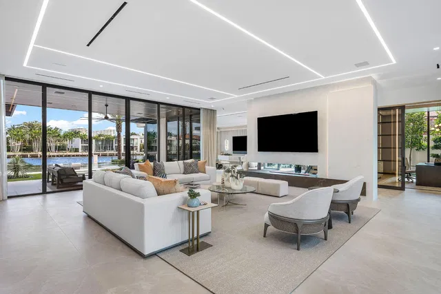 Royal Palm Yacht and Country Club Residence photo 8