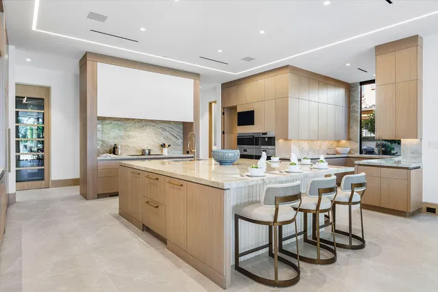 Royal Palm Yacht and Country Club Residence photo 12