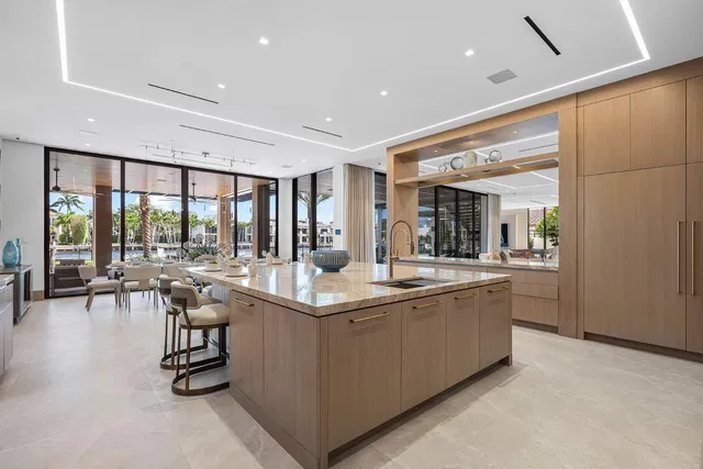 Royal Palm Yacht and Country Club Residence photo 15