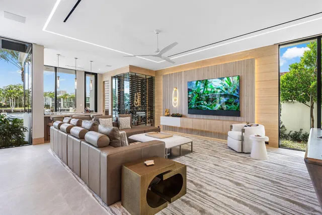 Royal Palm Yacht and Country Club Residence photo 32