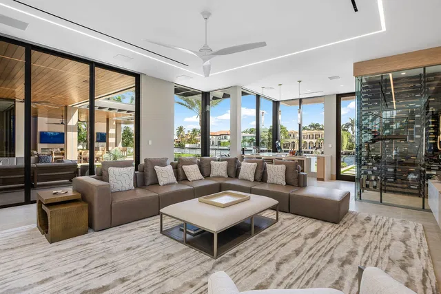 Royal Palm Yacht and Country Club Residence photo 33