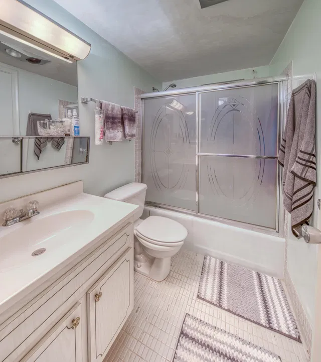 Unit 106 photo 12