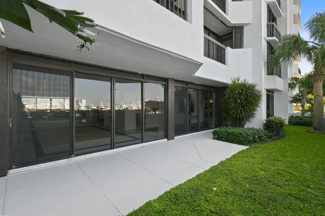 Unit 140 photo 14