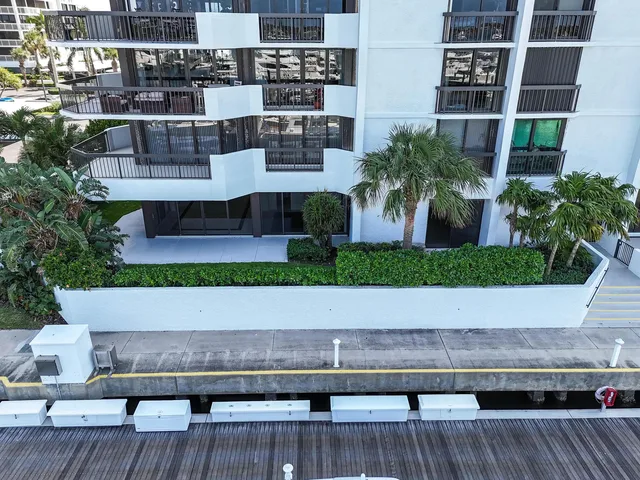 Unit 140 photo 16