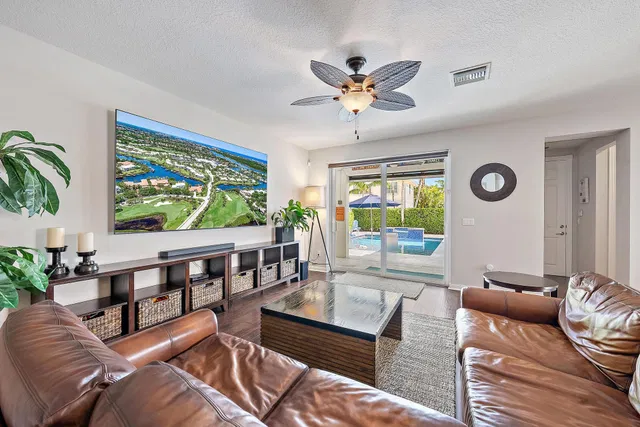 Mallory Creek Abacoa Residence photo 9