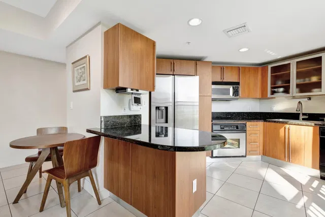 610 Clematis Unit 412 photo 8