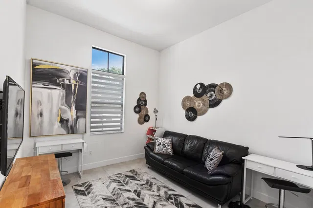 Residence photo 23