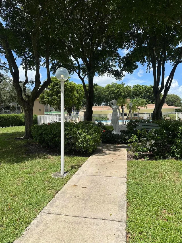 Unit 217 photo 3