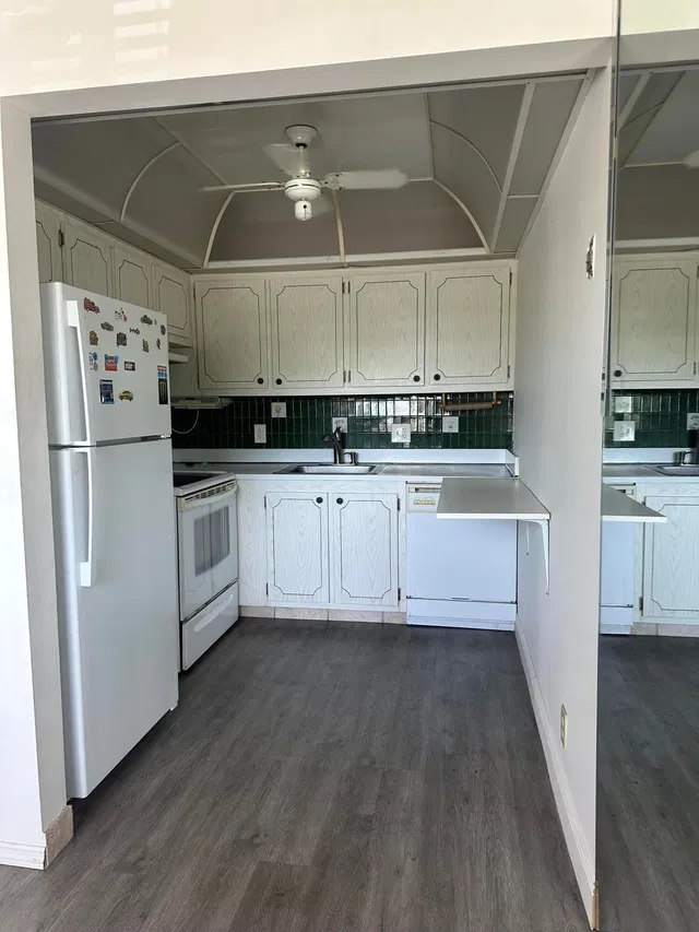 Unit 217 photo 5
