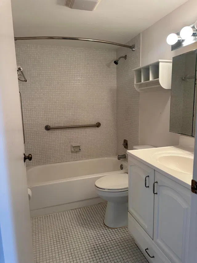 Unit 217 photo 6