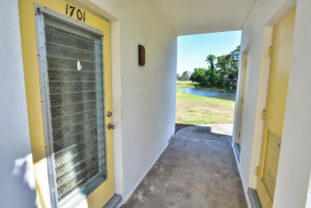 Unit 1701 photo 3