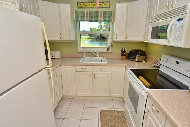 Unit 1701 photo 8