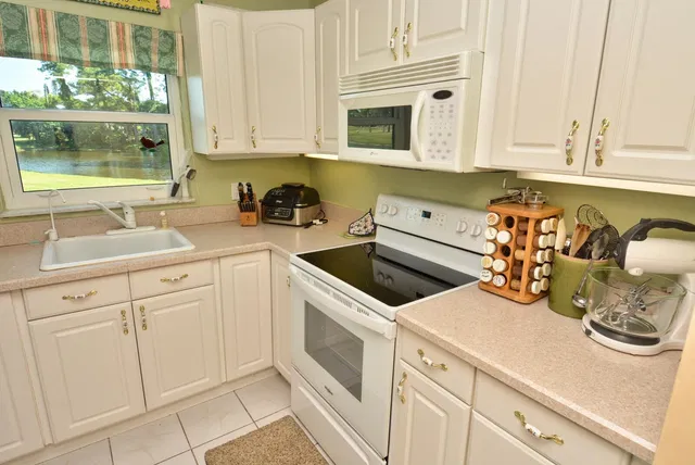 Unit 1701 photo 11
