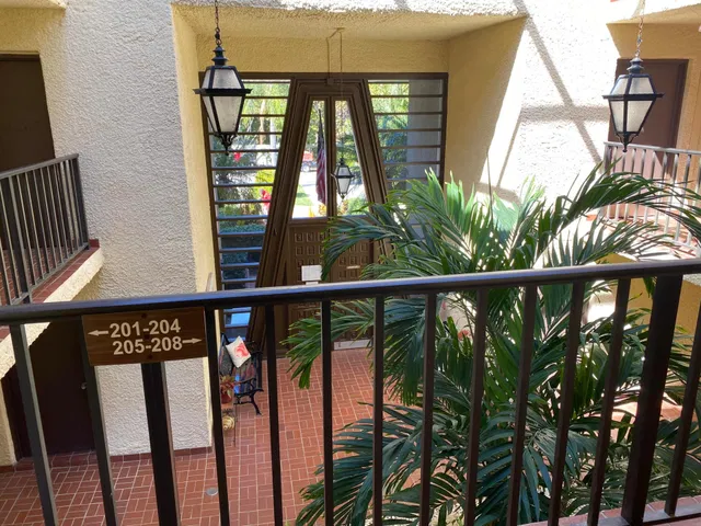 Unit 5-203 photo 3
