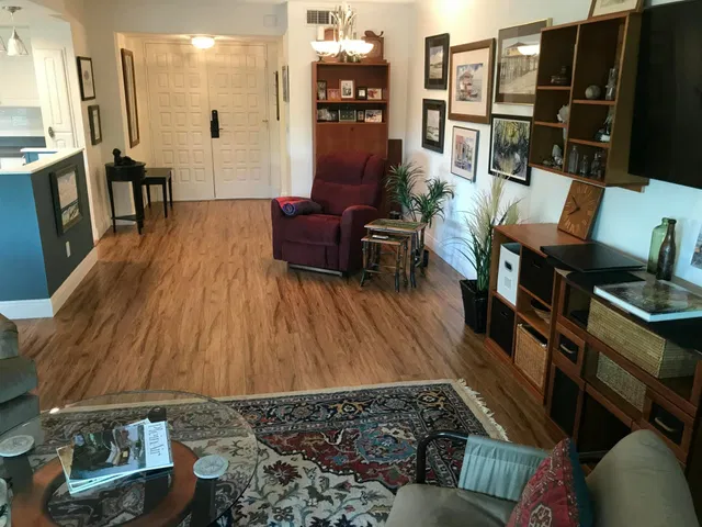 Unit 5-203 photo 4
