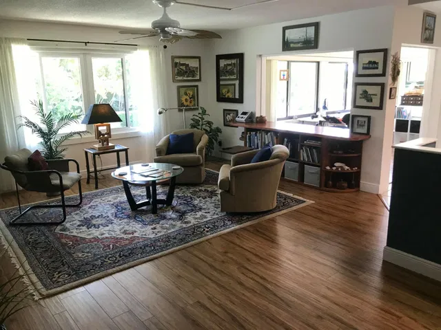 Unit 5-203 photo 6
