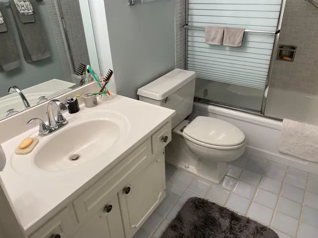 Unit 5-203 photo 17