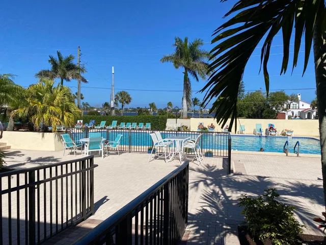 Unit 5-203 photo 25